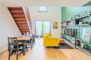 Bright 2-bedroom apartment w balcony and parking